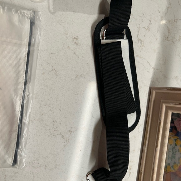 Brand new-F initial Tote with shoulder strap and zipper pouch - Picture 8 of 11